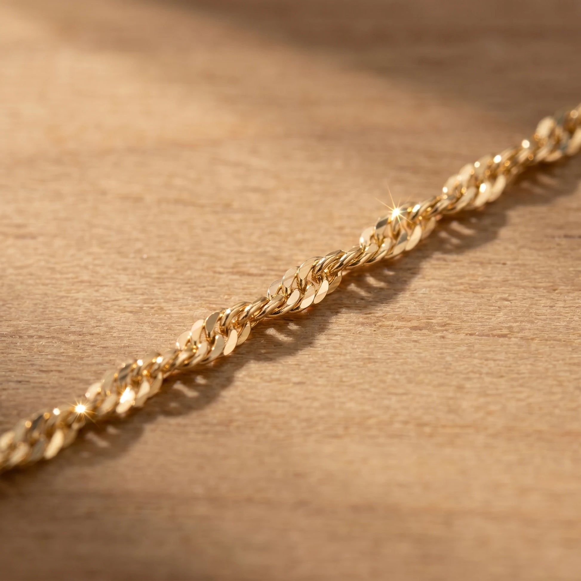 Gold Singapore Chain Anklet macro diamond-cut sparkle facets detail