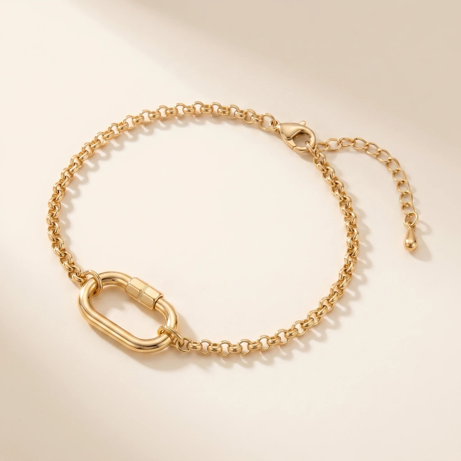 Gold rolo charm bracelet with oval carabiner lock pendant - packshot 18K gold plated with 3cm cable extender