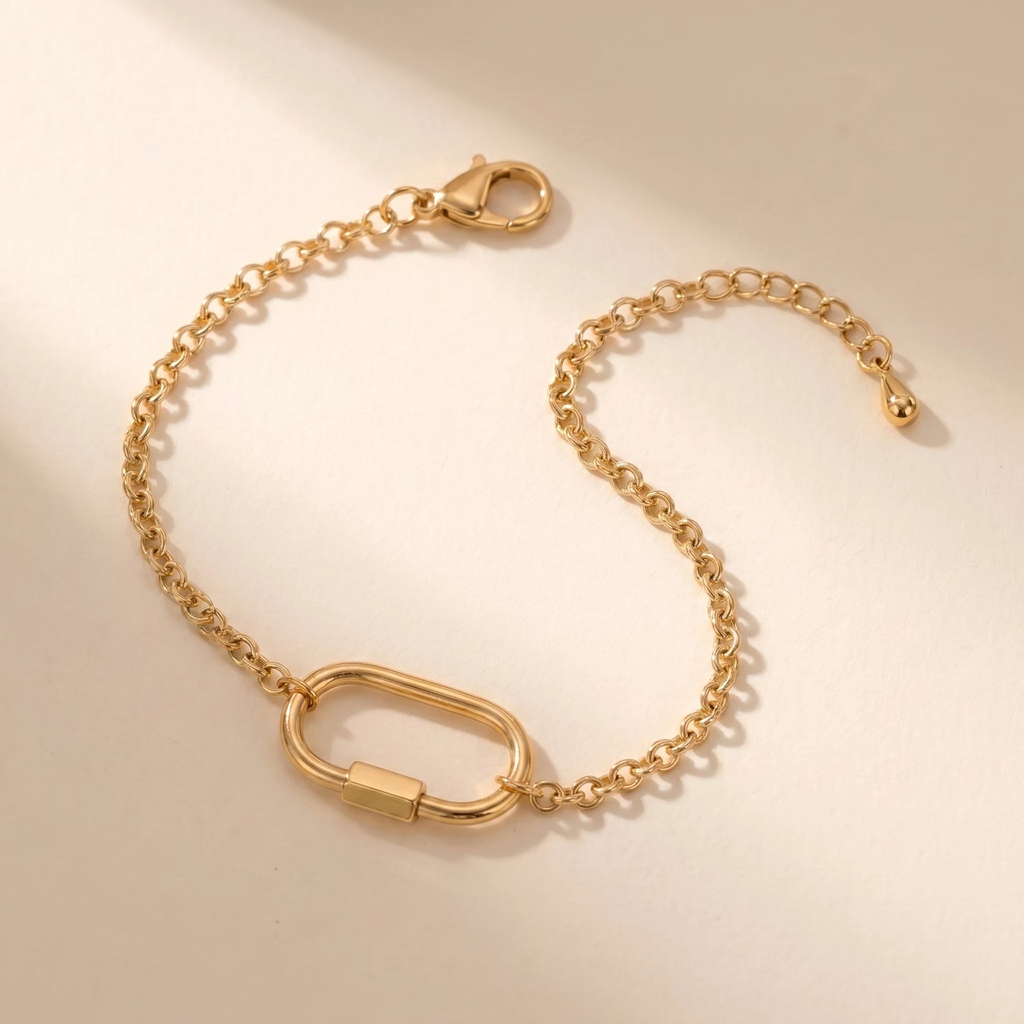 Gold cable chain bracelet with oval carabiner lock pendant - packshot 18K gold plated stainless steel with 3cm cable extender