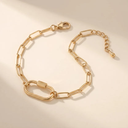 Gold paperclip bracelet with oval lock pendant - packshot 18K gold plated stainless steel with 3cm cable extender chain