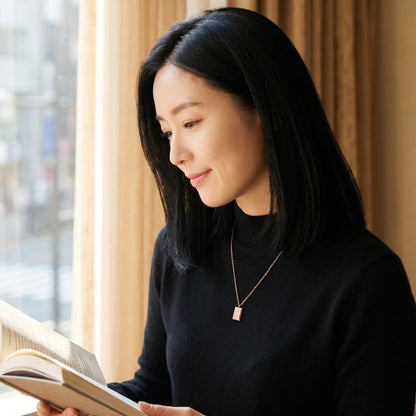 Rose gold rectangle pendant profile editorial Korean reading book black turtleneck
