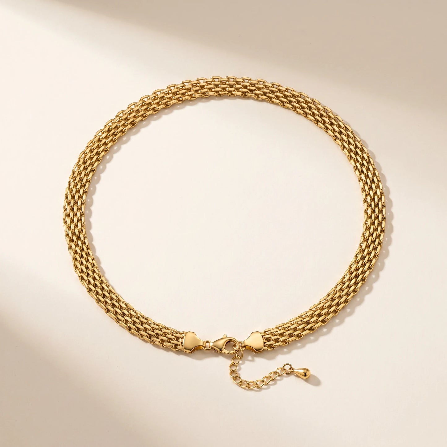 Mesh chain necklace gold flat Bismarck woven packshot