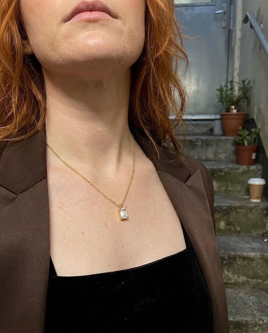 Baguette Pendant Necklace porté