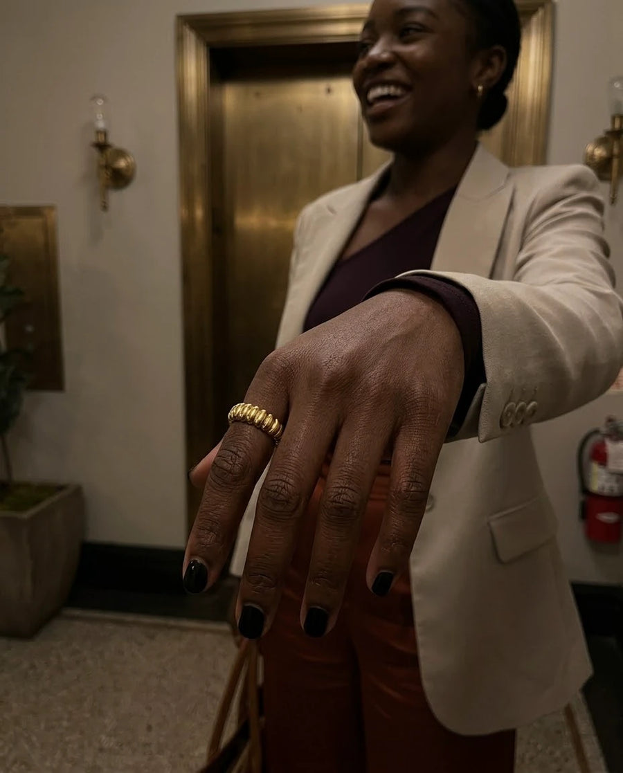 Croissant Dome Ring porté