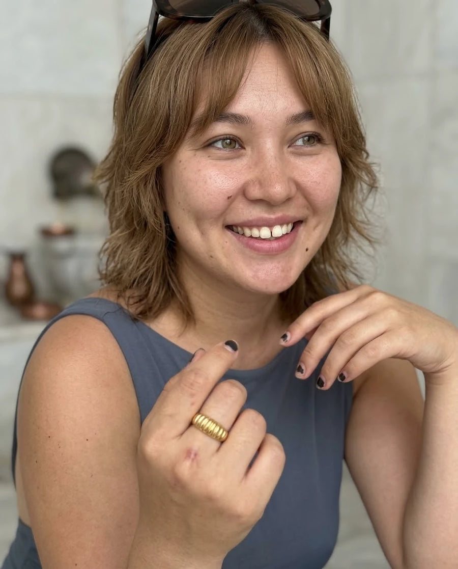 Croissant Dome Ring porté