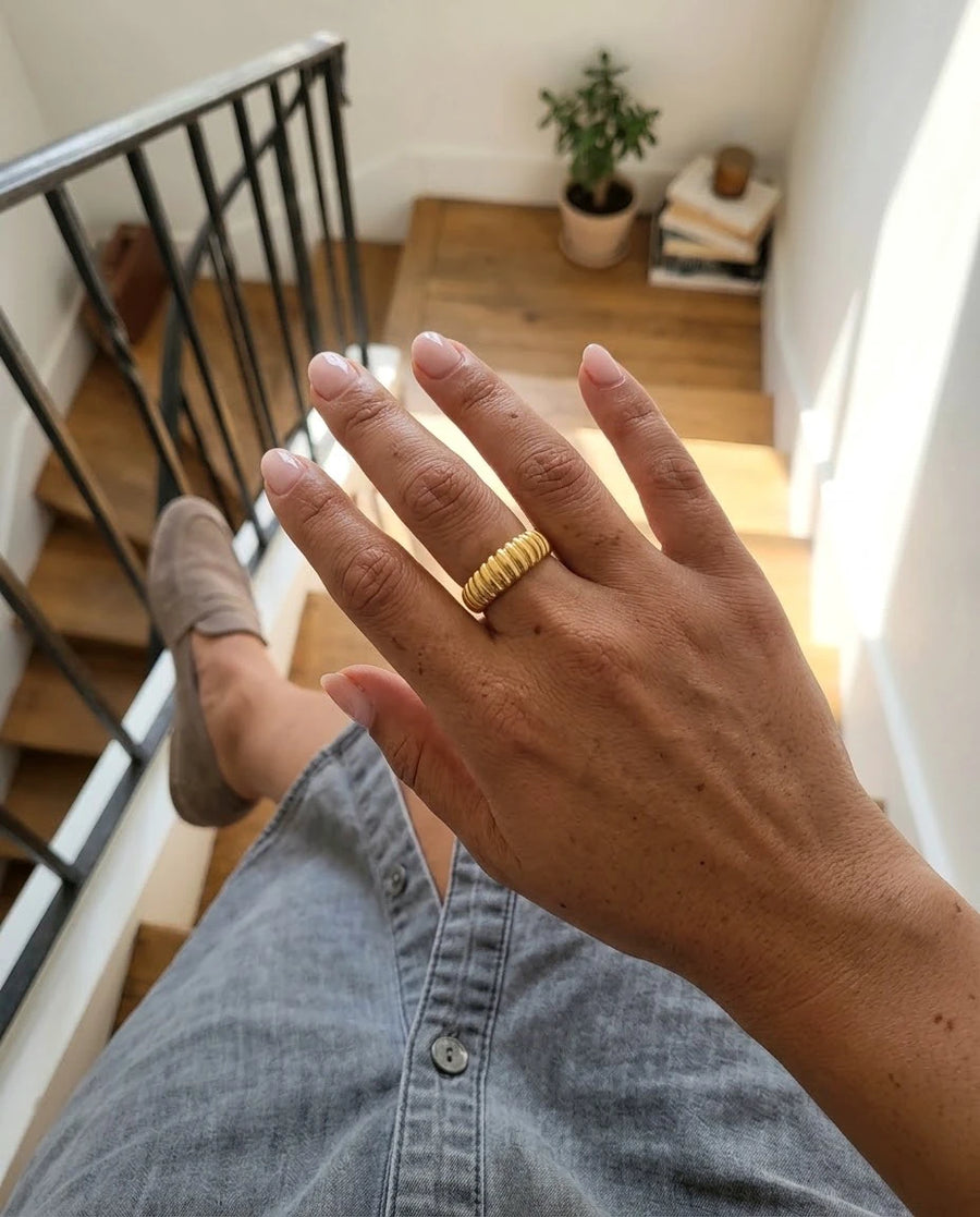 Croissant Dome Ring porté
