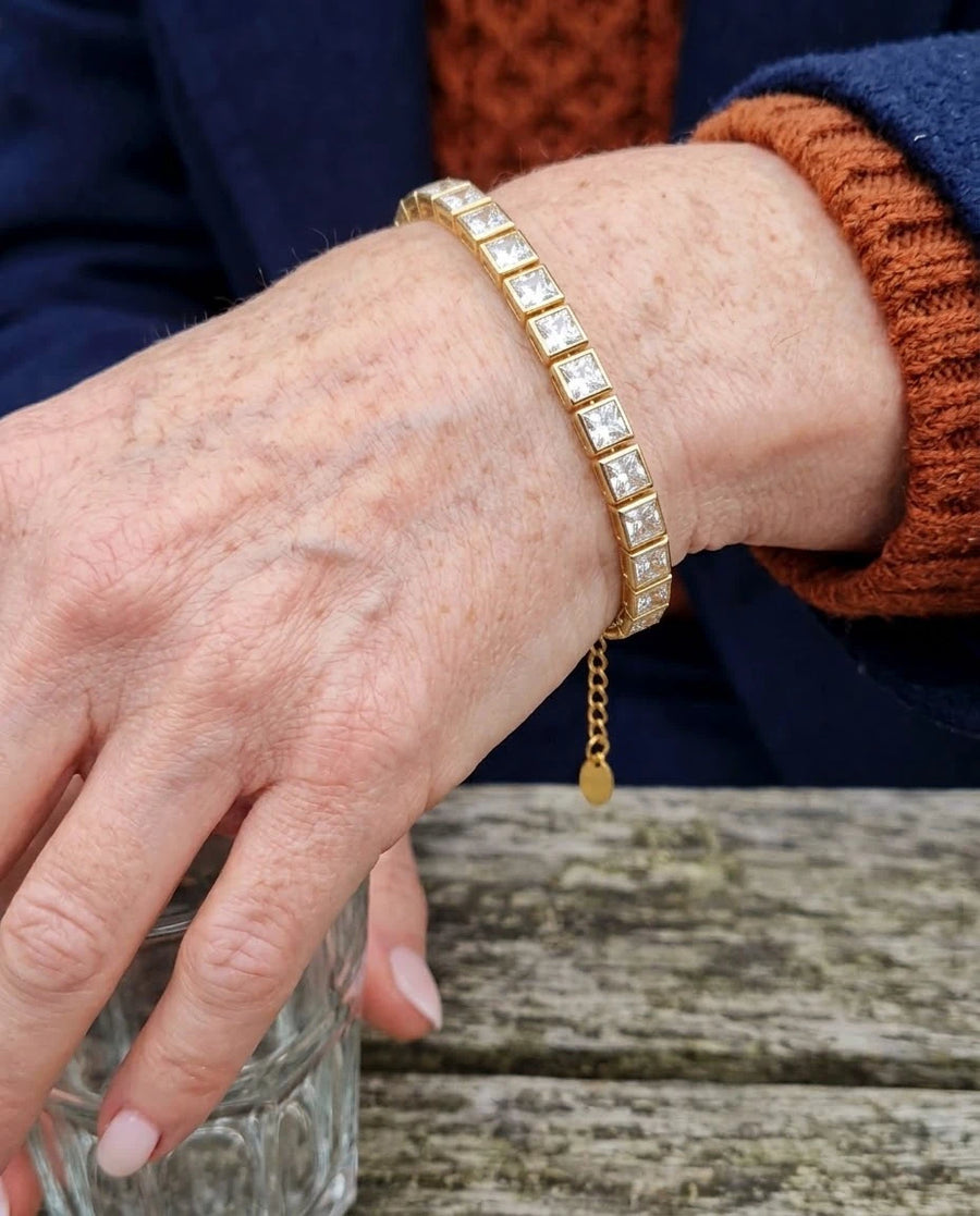 Crystal Line Wrist Strand porté