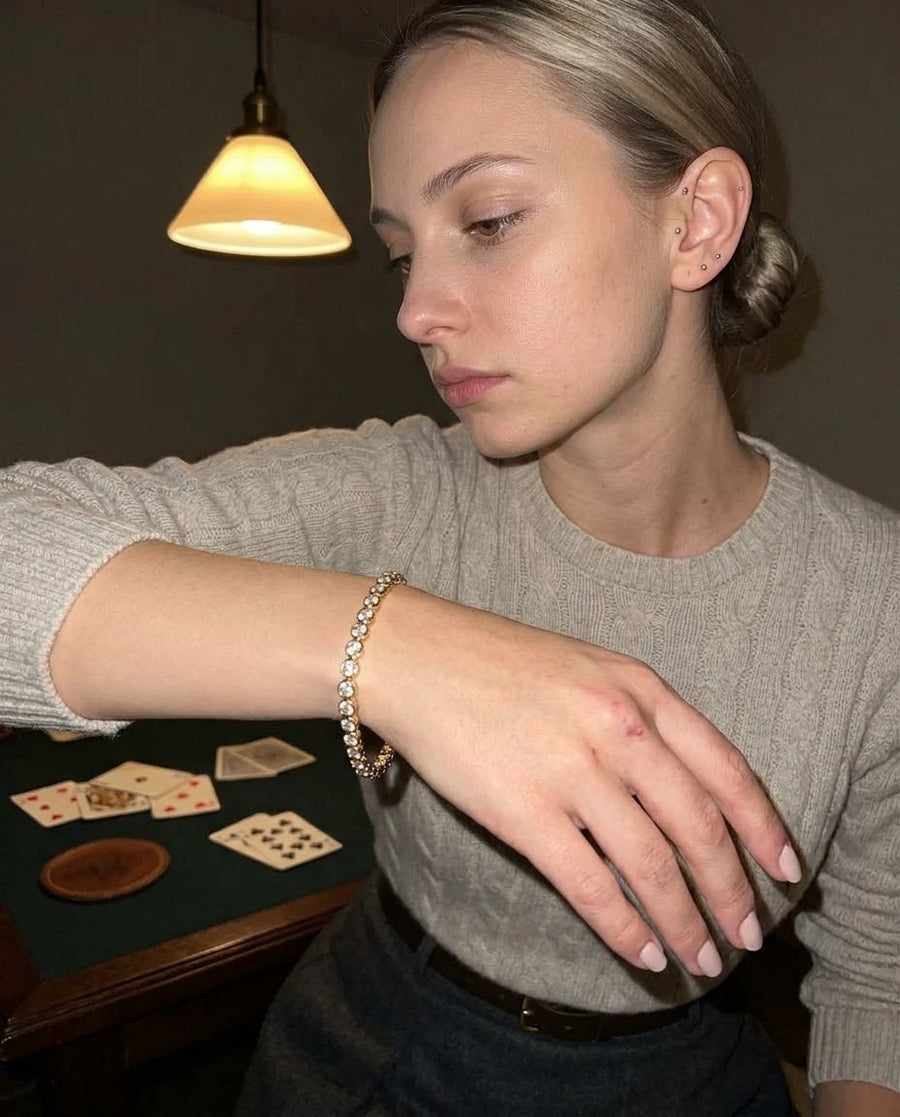 Crystal Line Wrist Strand porté