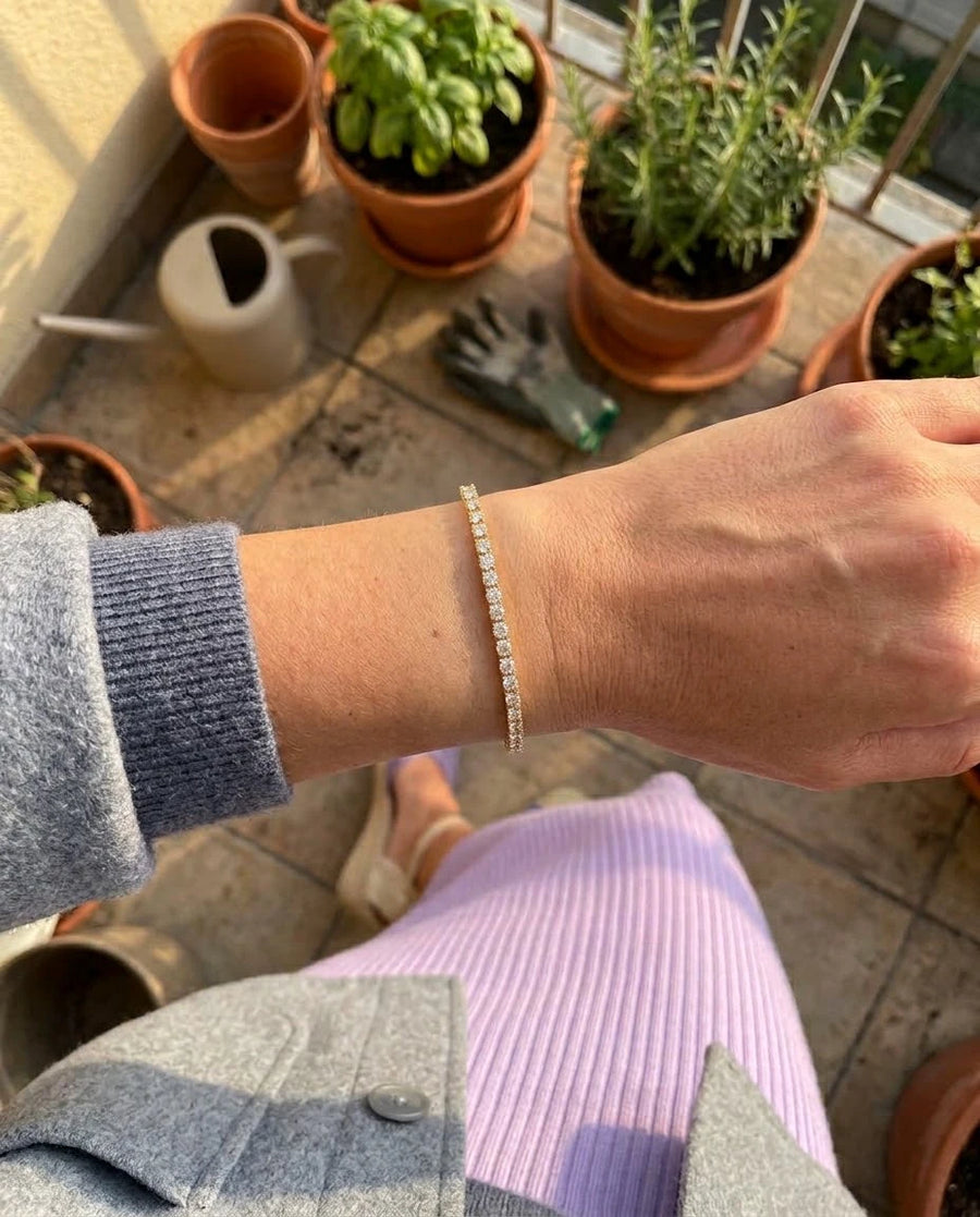 Crystal Line Wrist Strand porté