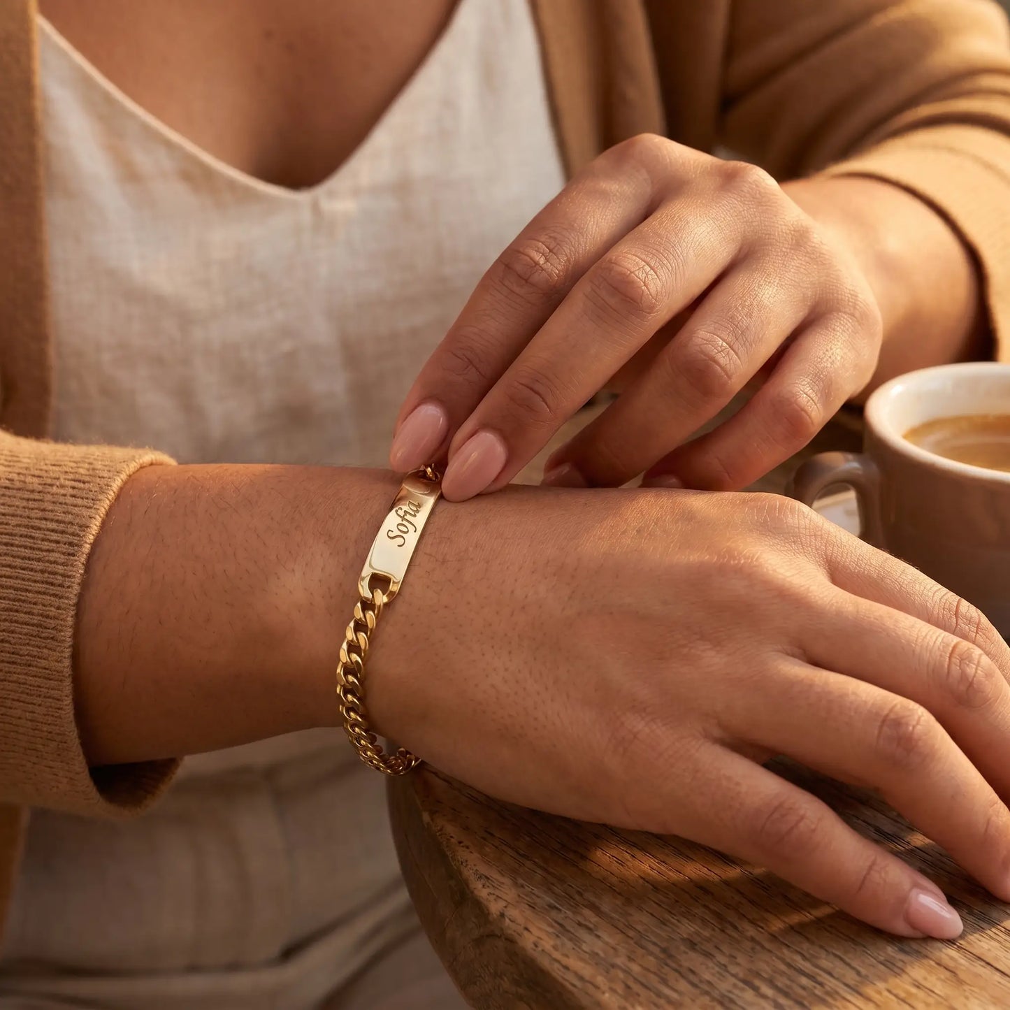Cuban Bar Engraved Bracelet 18K Gold tactile cafe Sofia