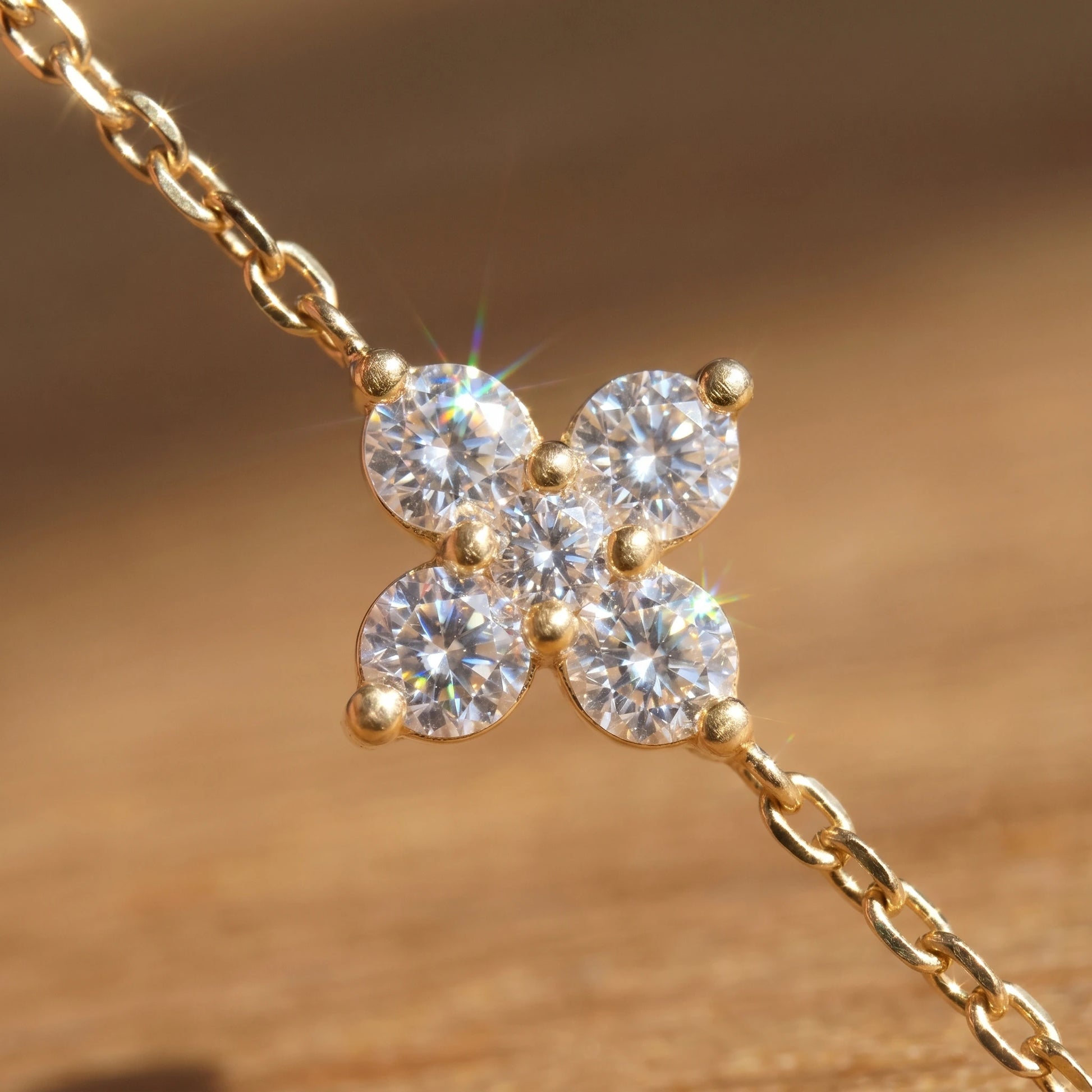 Solitaire clover bracelet gold macro pave cz quatrefoil charm detail