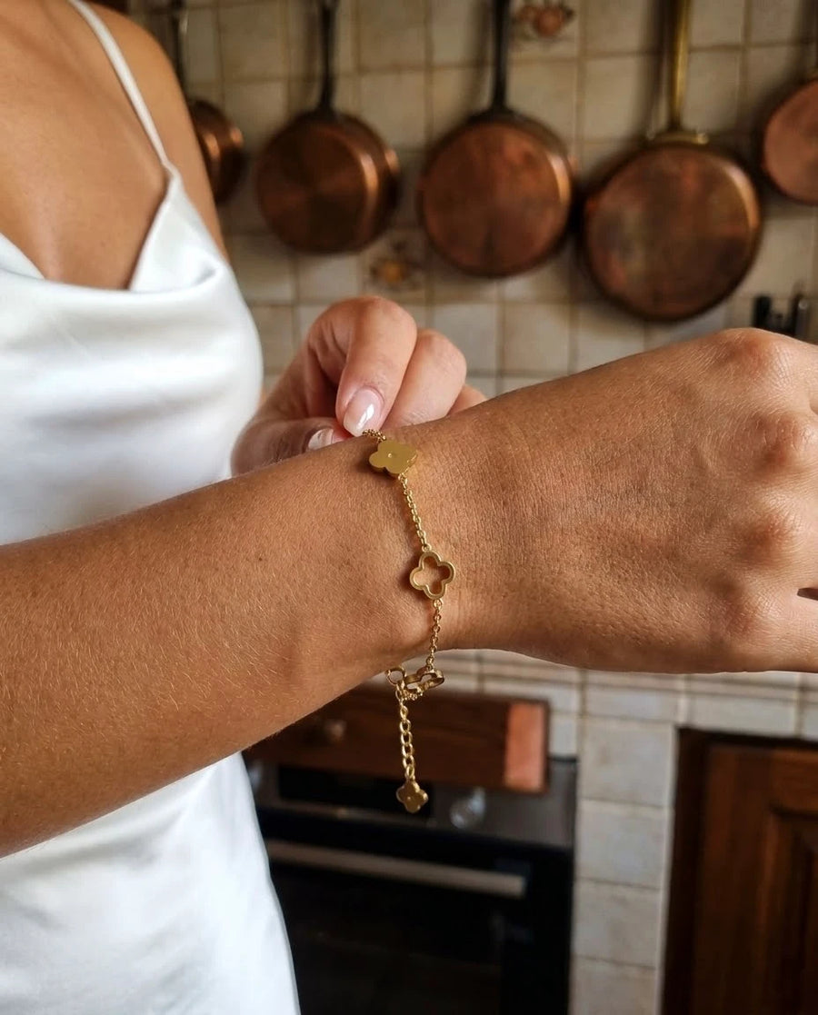 Four-Leaf Clover Bracelet porté
