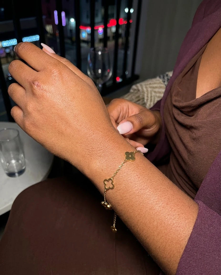 Four-Leaf Clover Bracelet porté