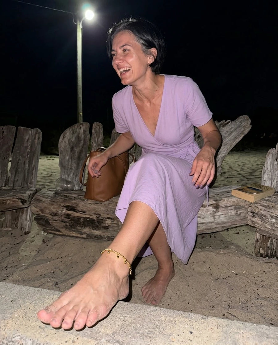 Gold Drop Bead Anklet porté