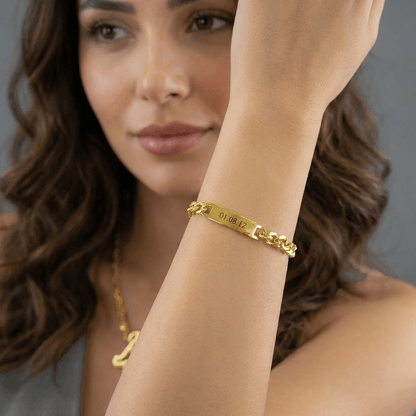 Model wearing AUREATE Cuban Link Bar Bracelet with Engraving, featuring a personalized engraved bar.