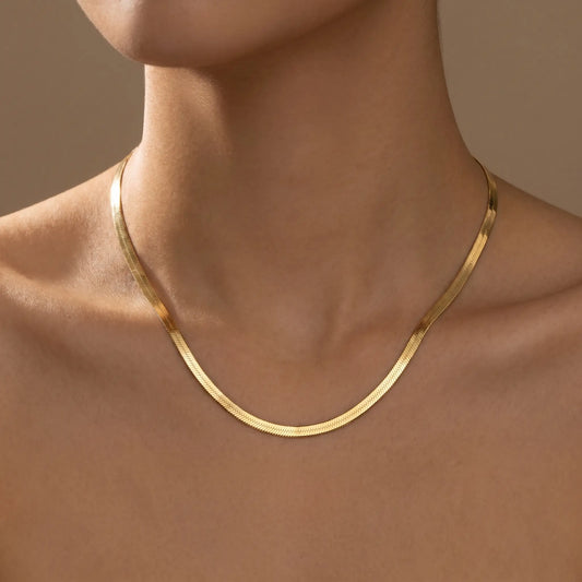 AUREATE 5mm Herringbone gold chain on woman's décolleté studio close-up