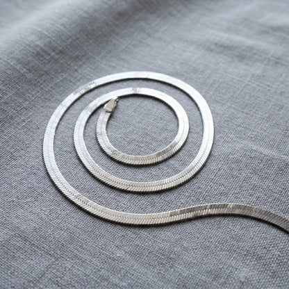 AUREATE 5mm Herringbone silver chain coiled product packshot