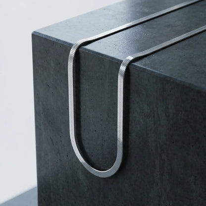 AUREATE 5mm Herringbone silver chain macro architectural detail