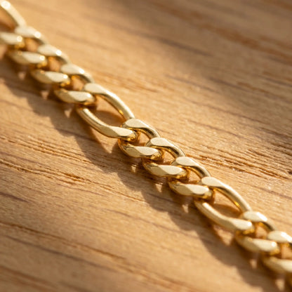 3mm Figaro Link Necklace 18K Gold macro link detail