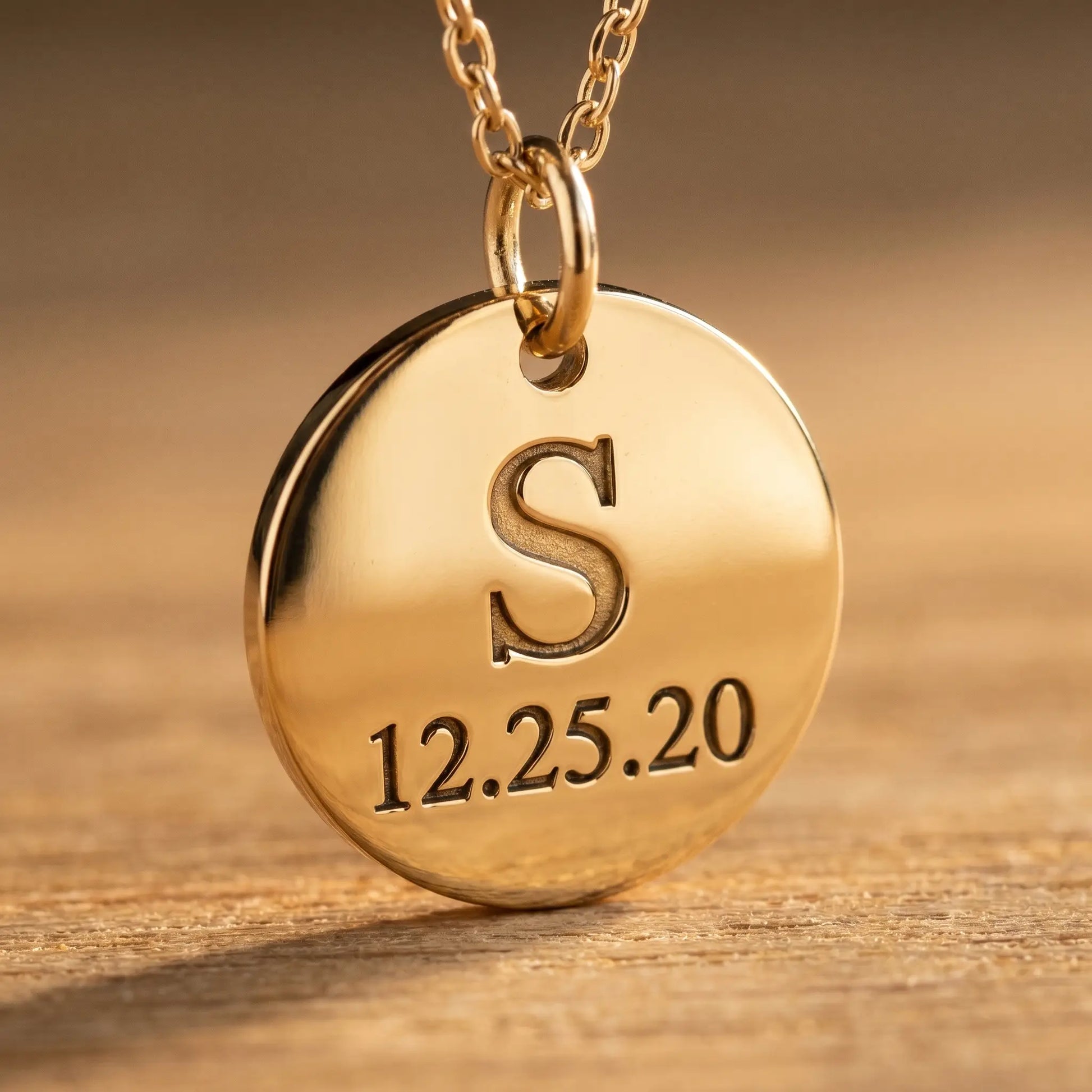 Date Letter Charm Pendant 18K Gold macro detail engraved S 12.25.20 hf_g4