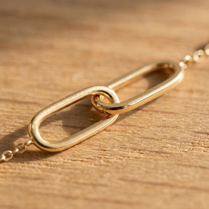 Linked Loop Necklace 18K gold macro detail interlocked paperclip loops
