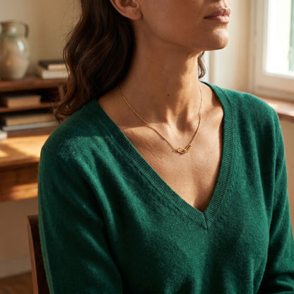 Linked Loop Necklace 18K gold vogue editorial mature 38yo emerald