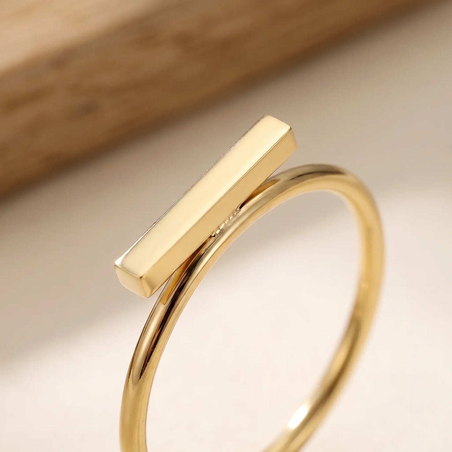 Mini bar ring 18K gold plated macro detail