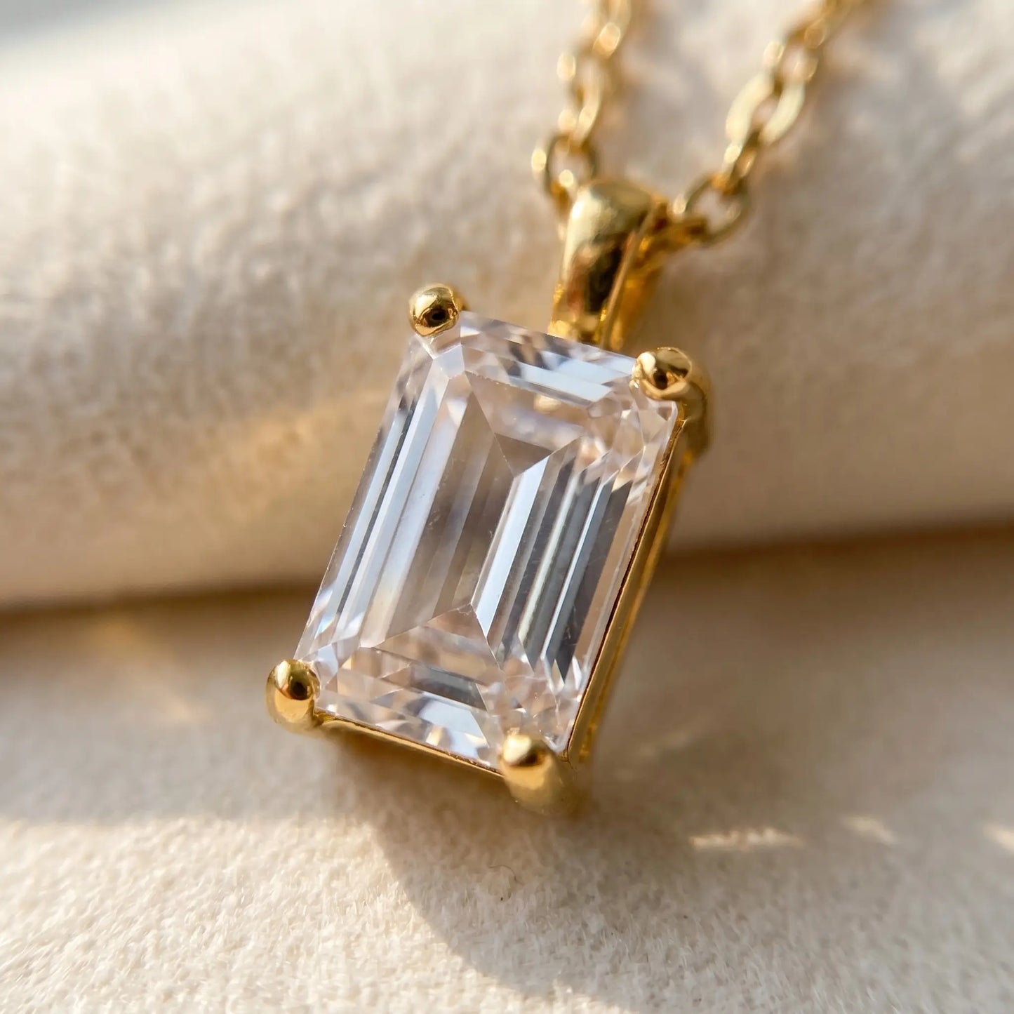 Baguette pendant necklace gold macro detail