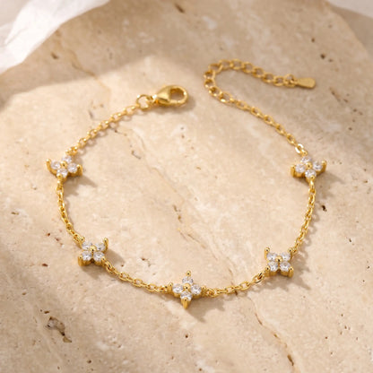 FIX-5charms Gold clover bracelet packshot 5 quatrefoil CZ charms travertine