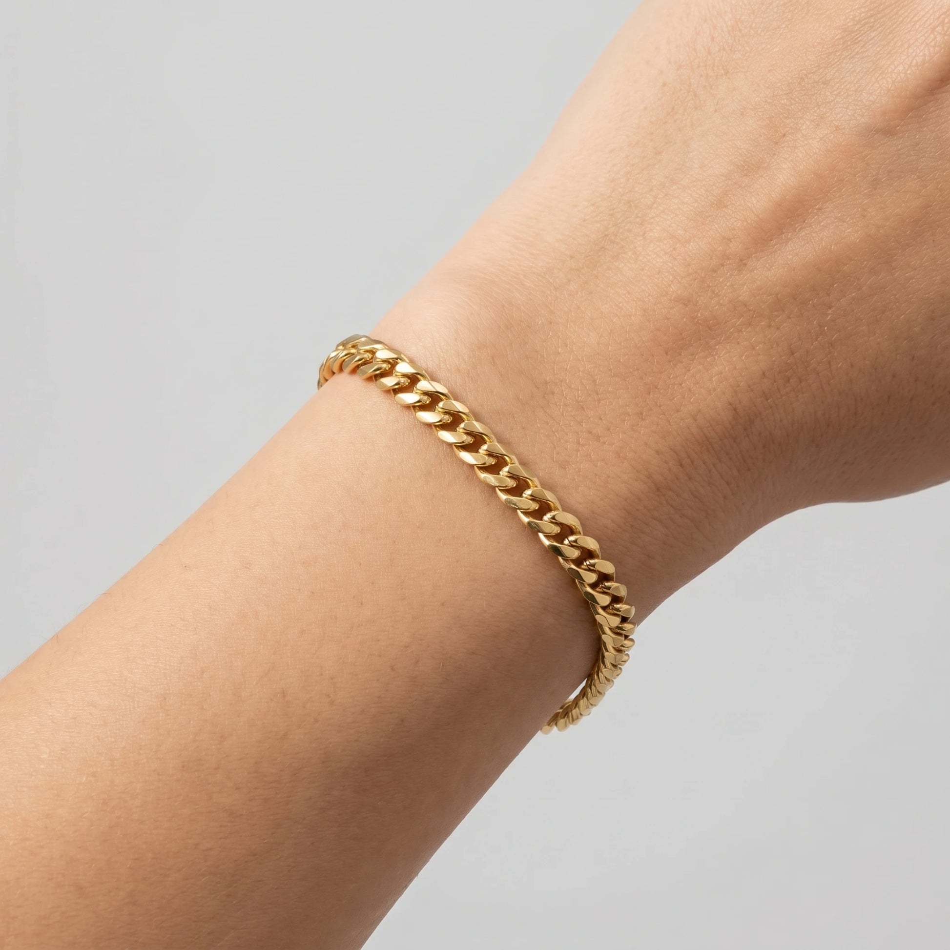 5mm Curb-Link Wrist Strand - 18K Gold - worn