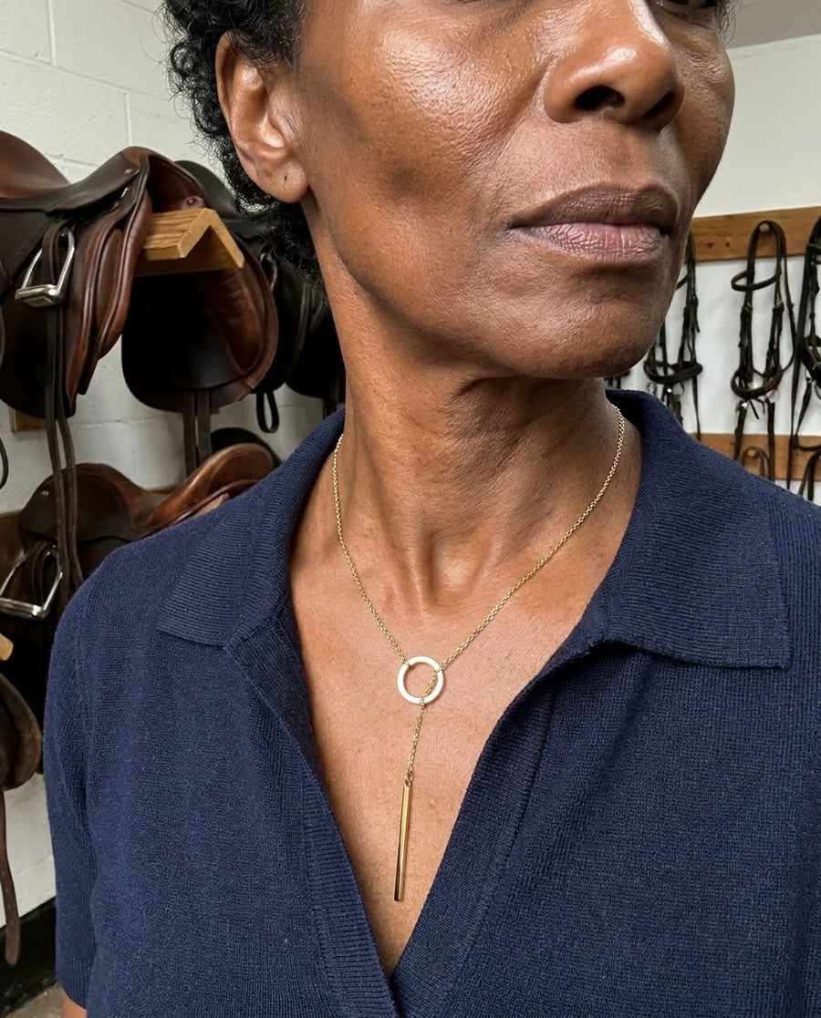 Lariat Y Circle Bar Necklace porté