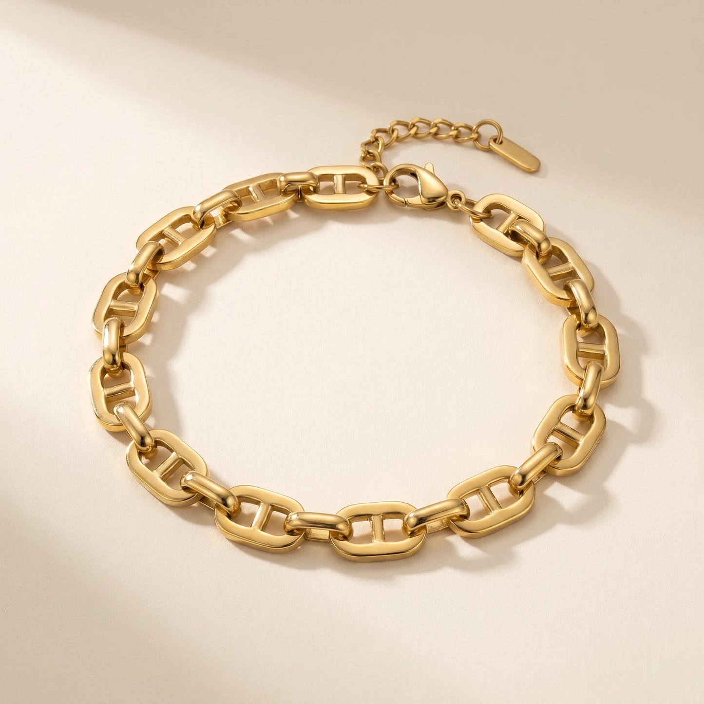 Mariner Link Bracelet gold packshot white background