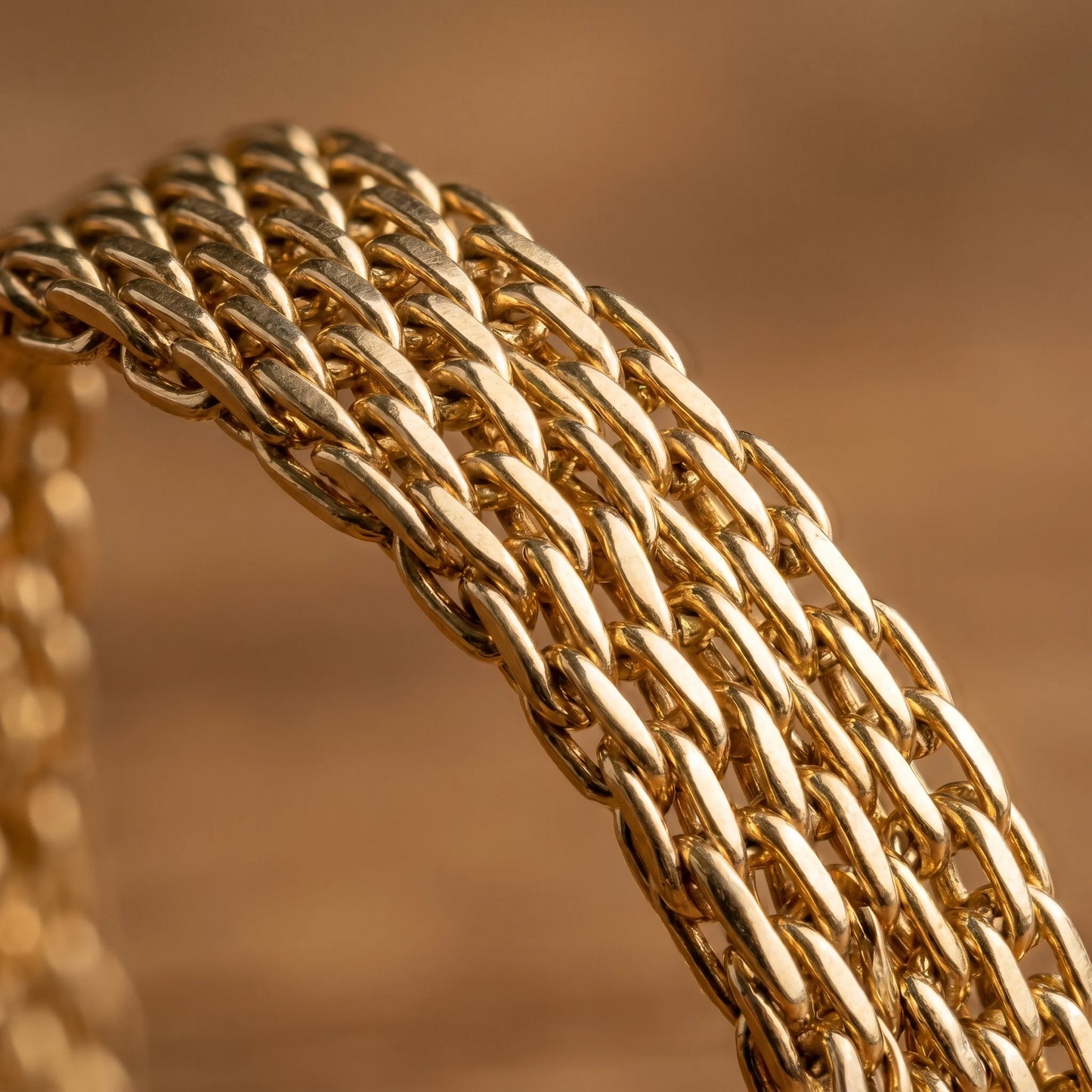 Mesh chain necklace 5-row Bismarck woven gold macro detail