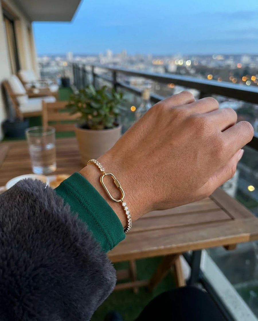 Oval Lock Tennis Bracelet porté