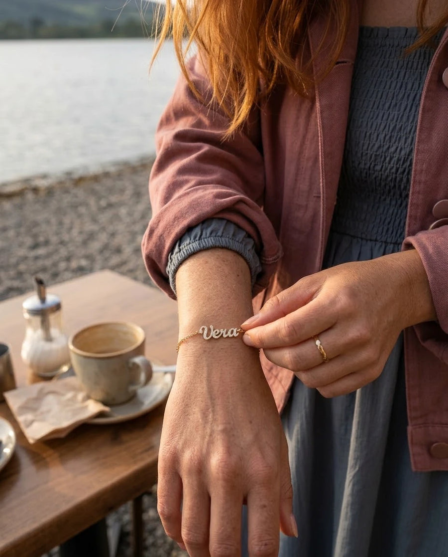 Pave Letter Wrist Strand porté