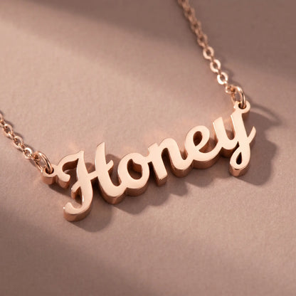 Personalised Plate Chain in 18K Gold by AUREATE featuring a "Honey" pendant in polished finish.