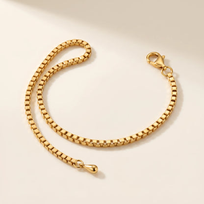 Box chain anklet gold packshot off-white background Venetian square link
