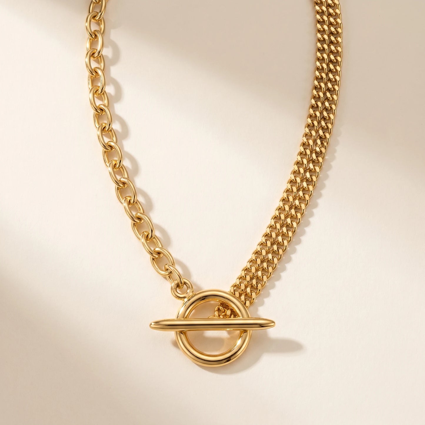 Toggle Cable Curb Necklace gold packshot - asymmetric chain with circular toggle ring