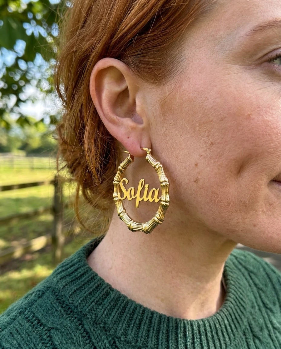 Two-Tone Reed Inscribed Round Earrings porté