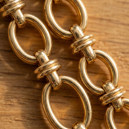 Vintage rolo necklace gold macro detail showing antique link pattern craftsmanship