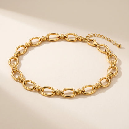 Vintage rolo necklace gold packshot showing alternating oval links and bar-double-ring connectors