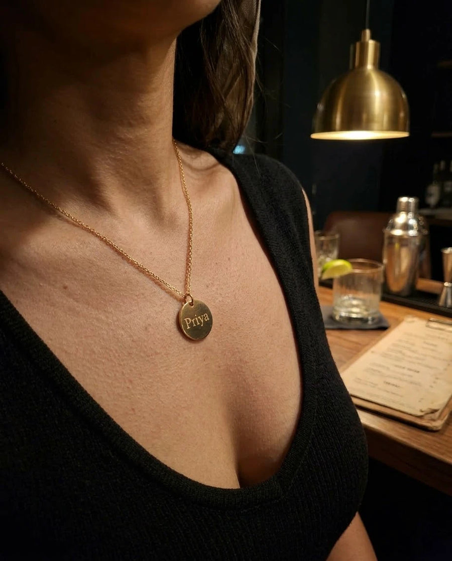 Year and Letter Charm Drop porté